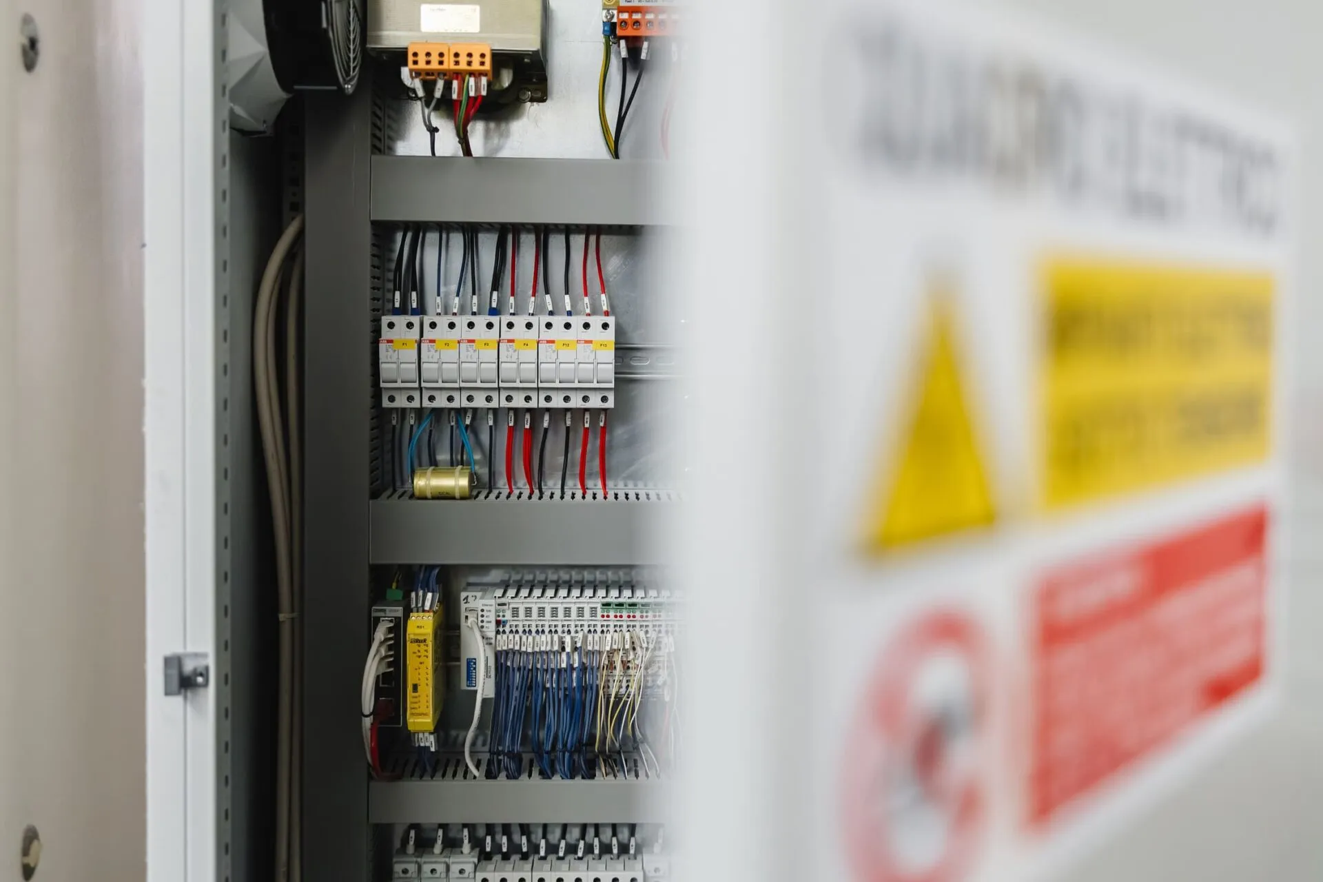 Manutenzione preventiva o intervento a guasto: cosa conviene davvero per gli impianti elettrici?